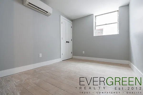 Rented by Evergreen Apartments BK | media 4