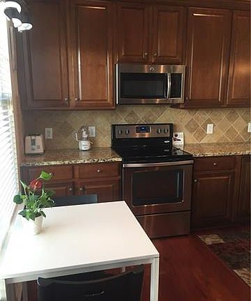 4th image of 121 Misty Knoll Ln