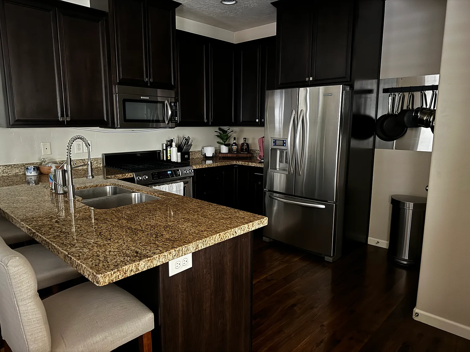 3 bed, 2182 sqft, $2,650 — Photo 3