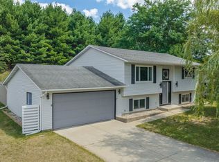 937 Justin Cir, Reedsburg, WI 53959