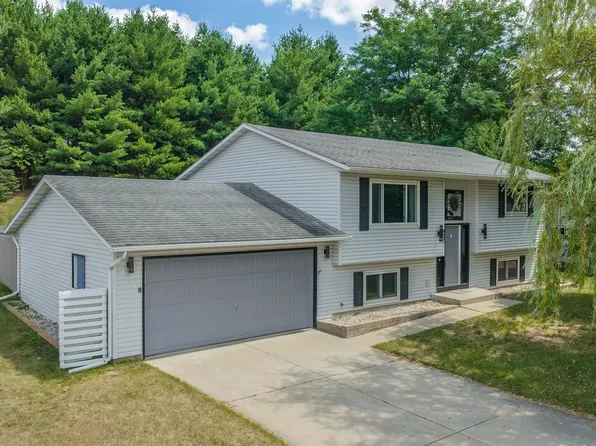 937 Justin Cir, Reedsburg, WI 53959