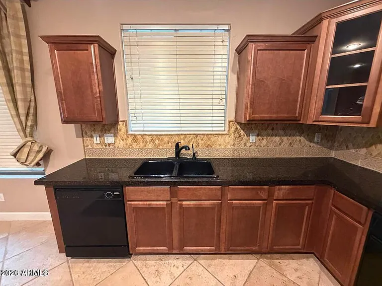 421 W Wisteria Pl — Photo 16
