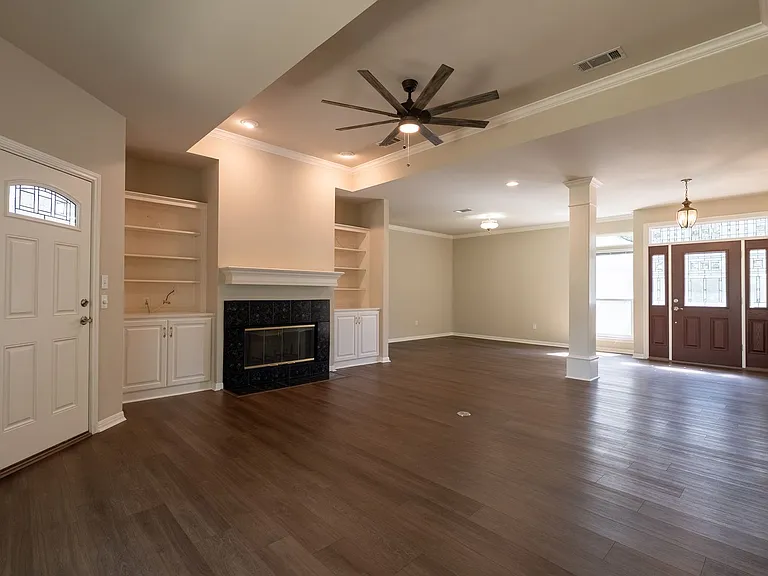 1411 Lakeway Dr — Photo 7
