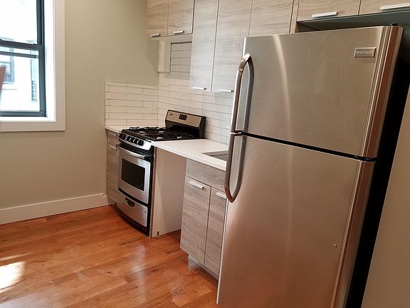 3rd image of 699 Willoughby Ave APT 2C
