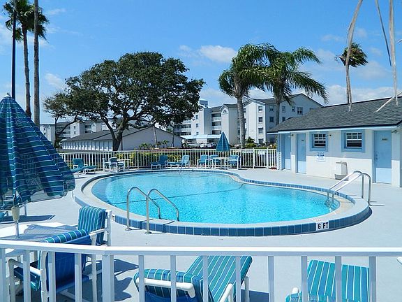 3 of 3 Sparkling Pools
