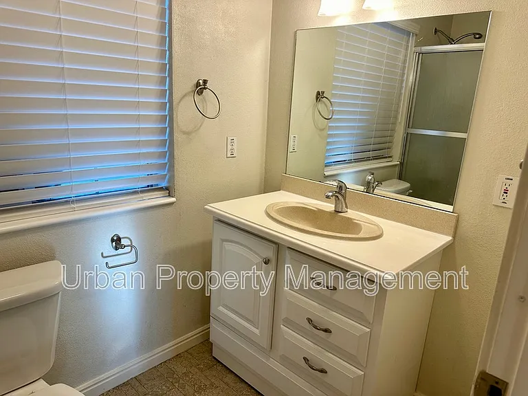 528 W 810th St S — Photo 19