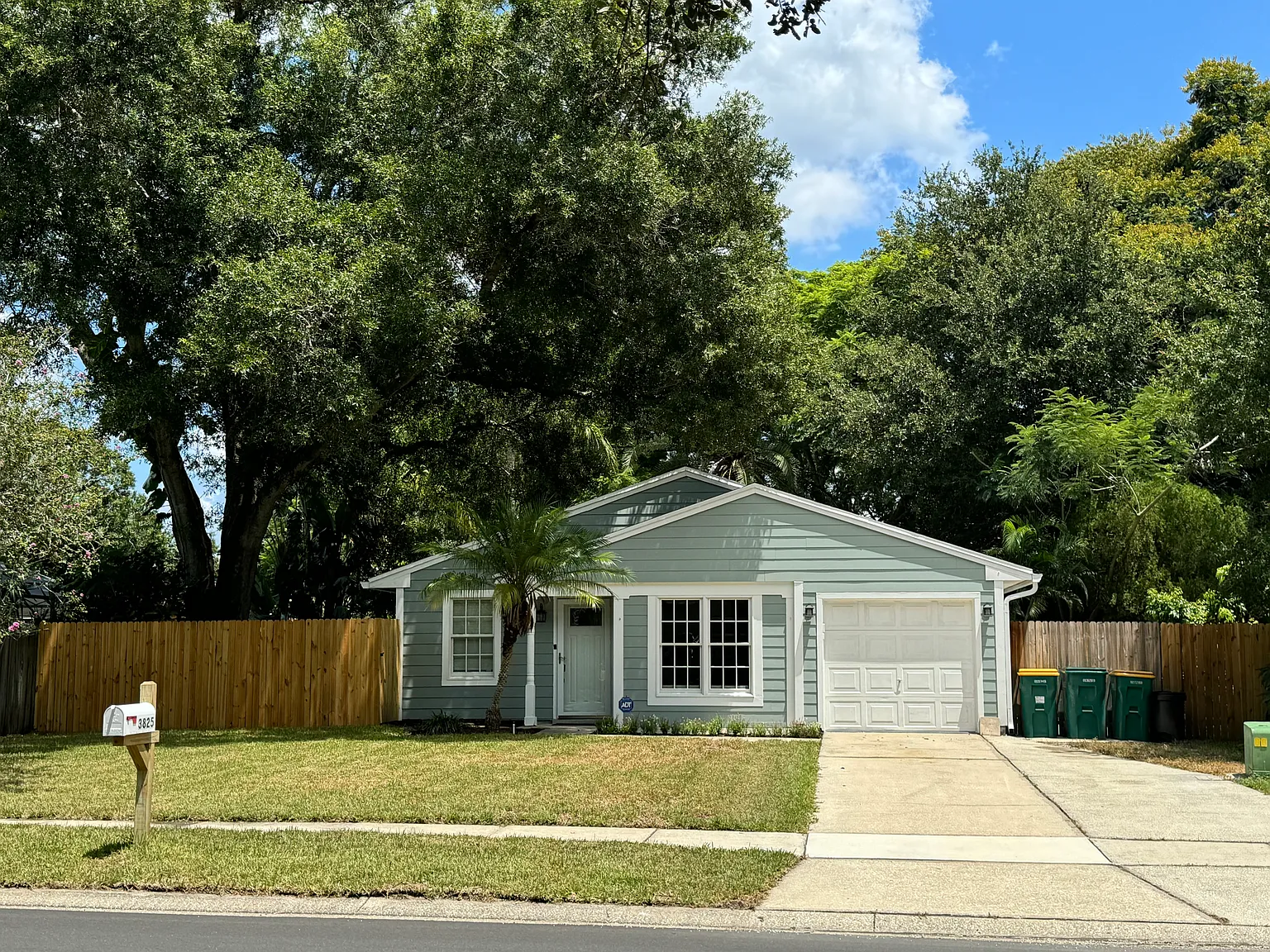 3 bed, 1215 sqft, $2,490 — Photo 1