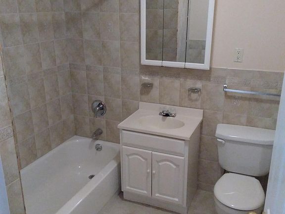 Main bathroom in the hall
