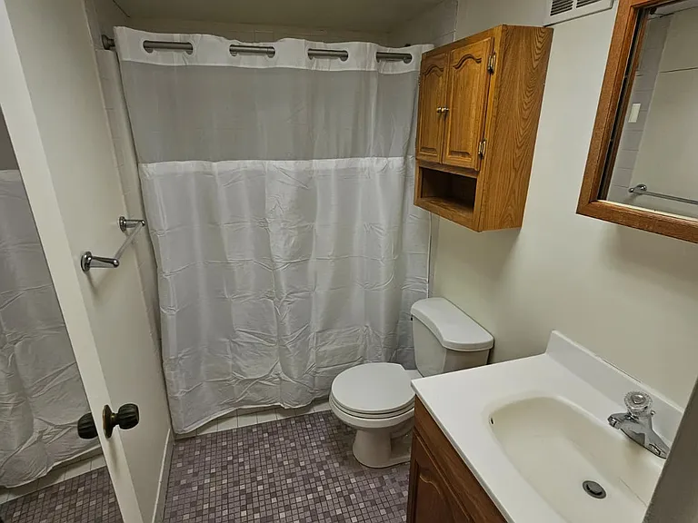 801 Yale Ave #202 — Photo 6
