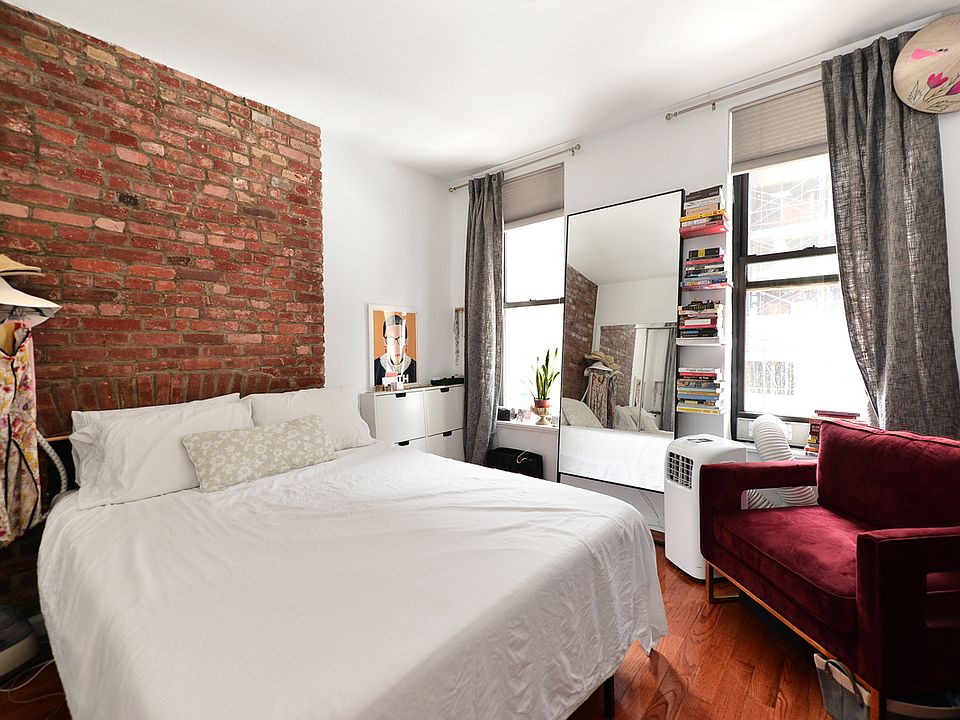 1st image of 138 Orchard St #2