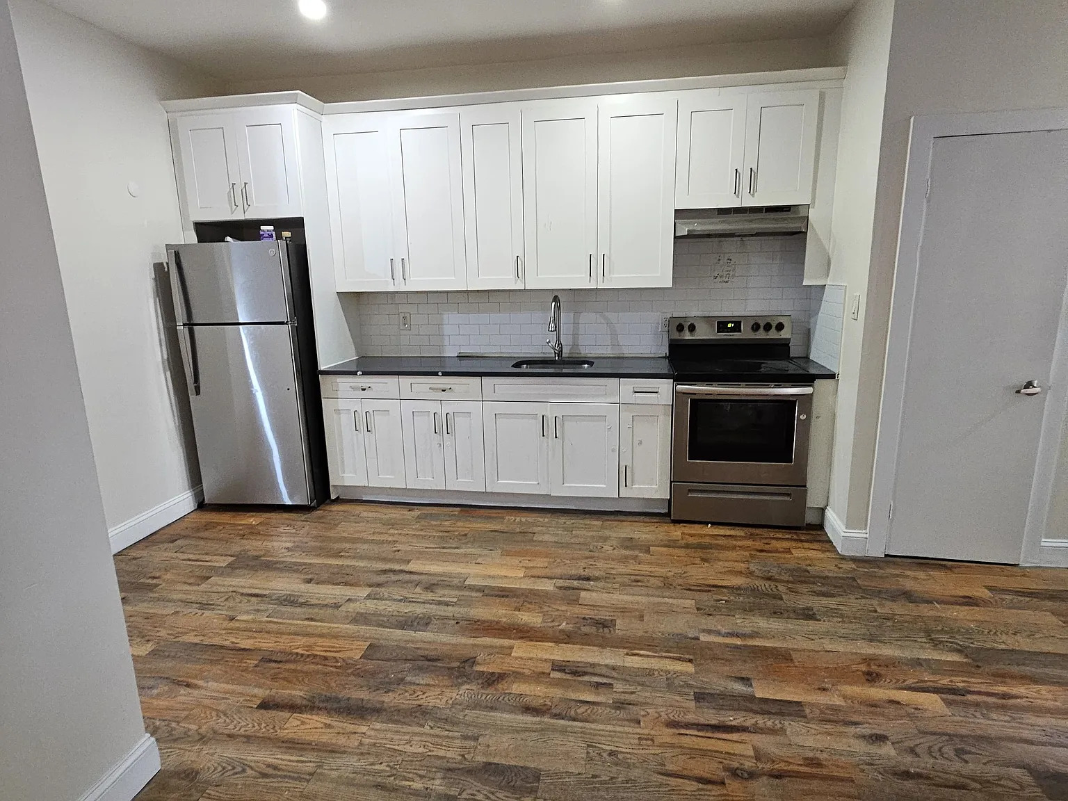 4461 Park Ave — Photo 2