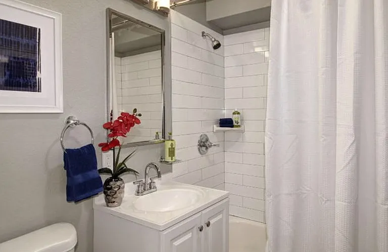 324 E Magnolia St #7 — Photo 3