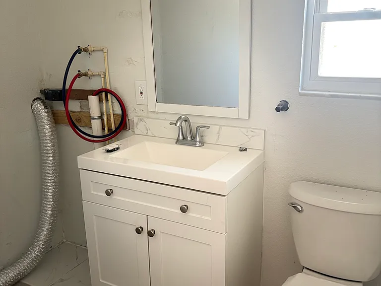 Washer & Dryer Hookups