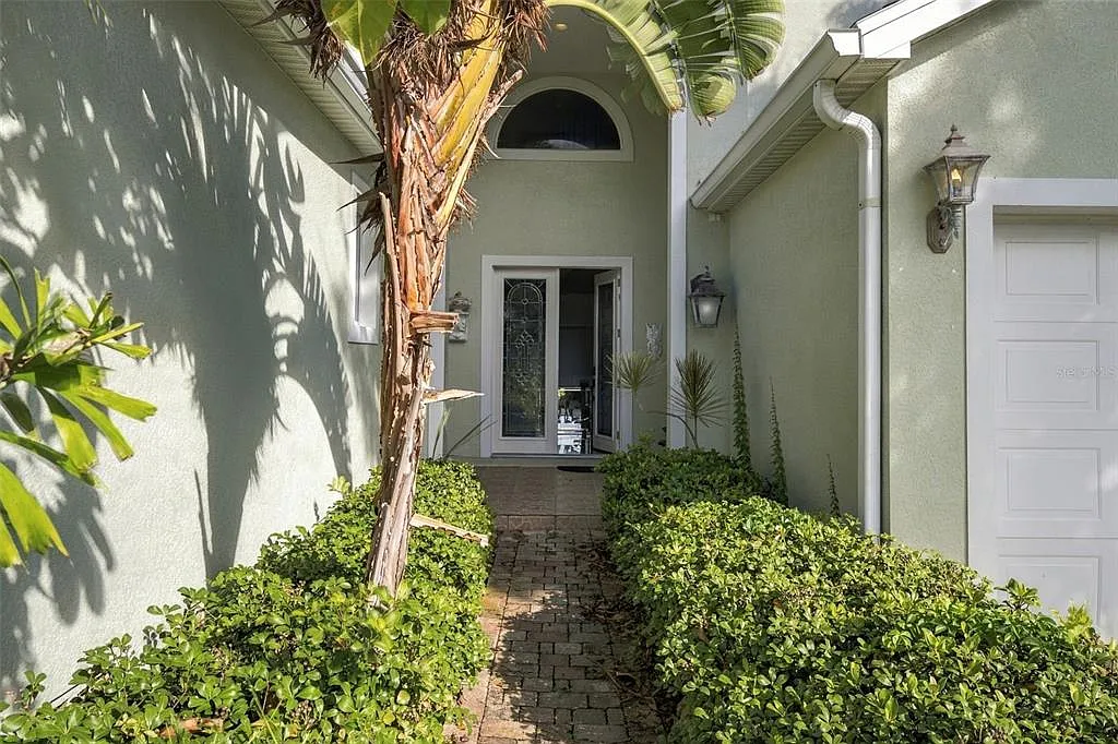 4 bed, 2.0 bath, 3308 sqft, $9,500 — Photo 3