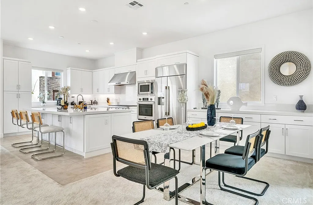 4 bed, 4.5 bath, 3210 sqft, $8,500 — Photo 1