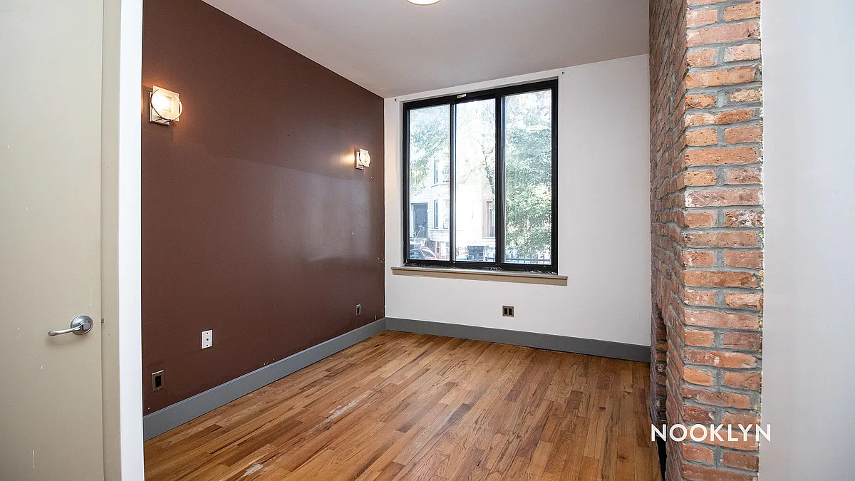 Building Photo - 81A Cornelia St #1A