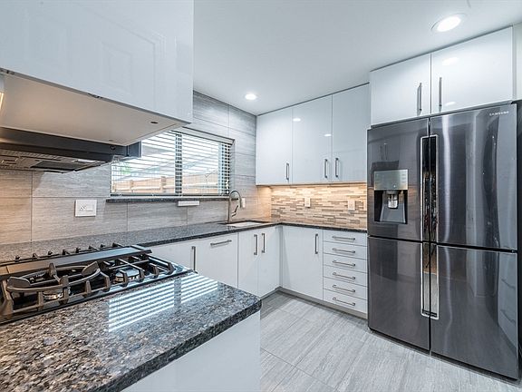 3rd image of 21 Meadowood Dr Unit 21