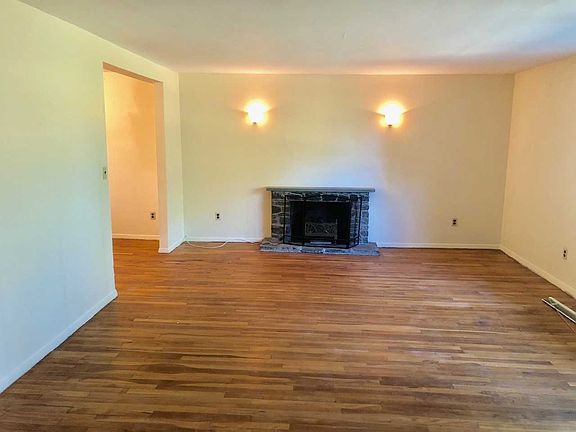 4th image of 3220 Curry St