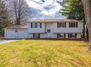 9 Flint Lock Cir, Rochester, NY 14624