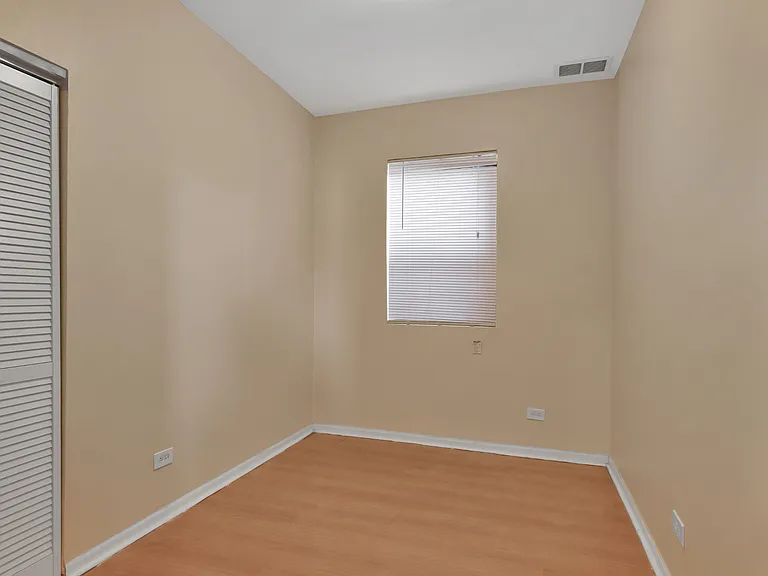 3800 S Emerald Ave #1R — Photo 7