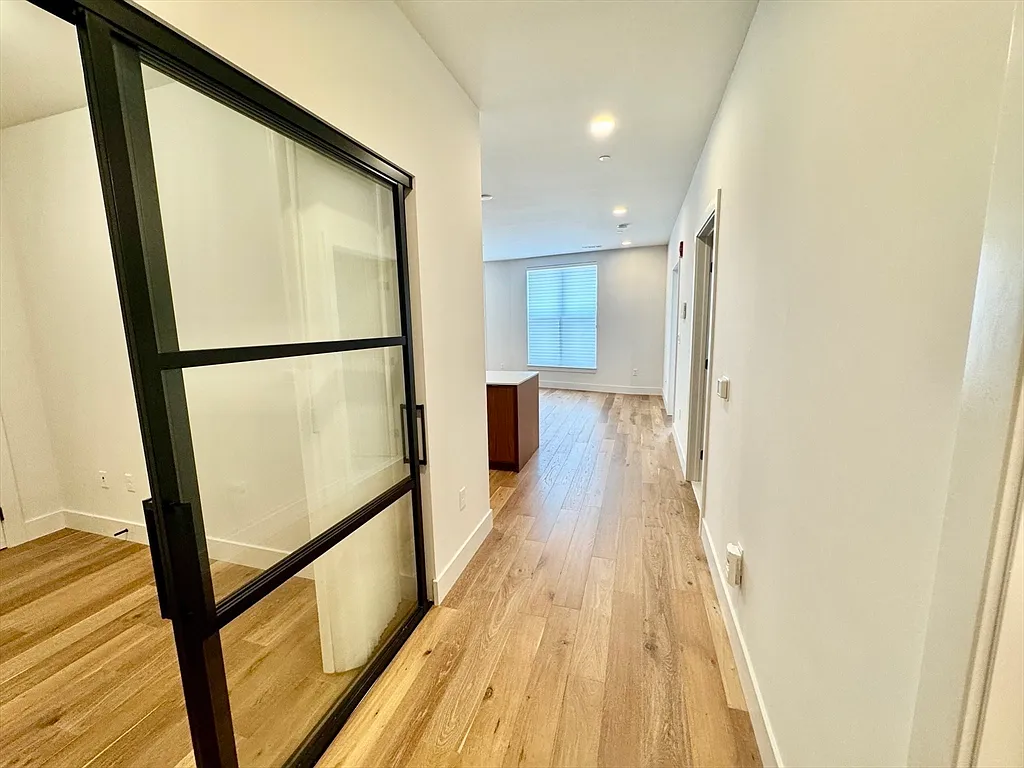 1 bed, 1.0 bath, 888 sqft, $4,400 — Photo 4