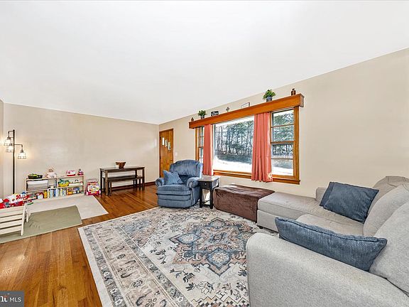 4th image of 15639 Clear Spring Rd