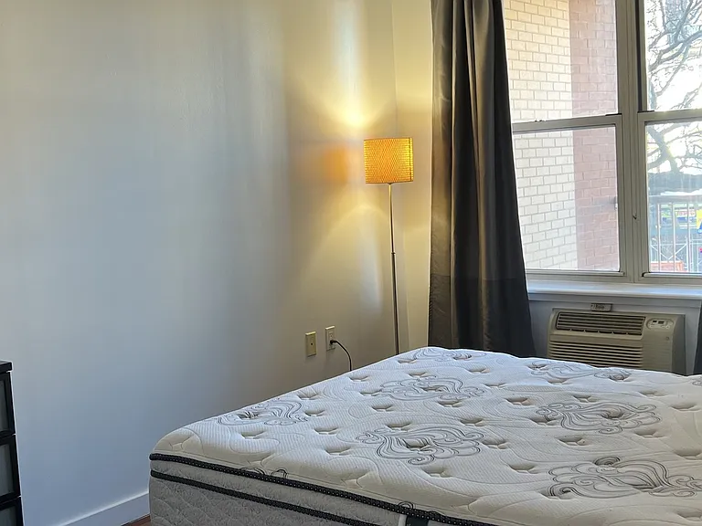2124 Newtown Ave #4B — Photo 5