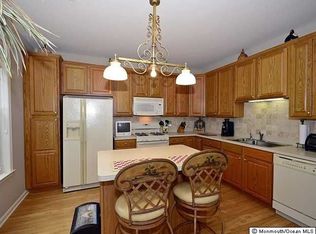 528 Saint Andrews Pl, Englishtown, NJ 07726