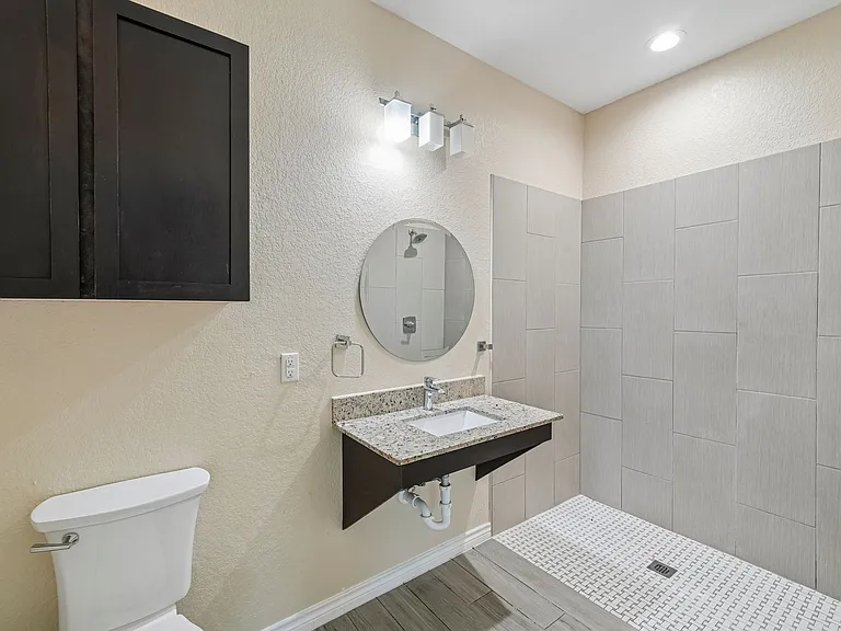 La Marquesa Apartments — Photo 79