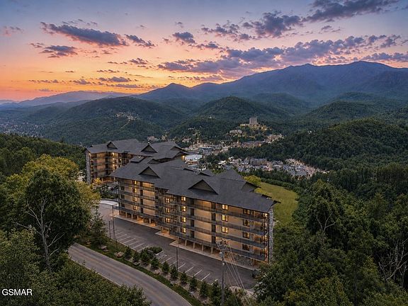 3rd image of 855 Campbell Lead Rd #301
