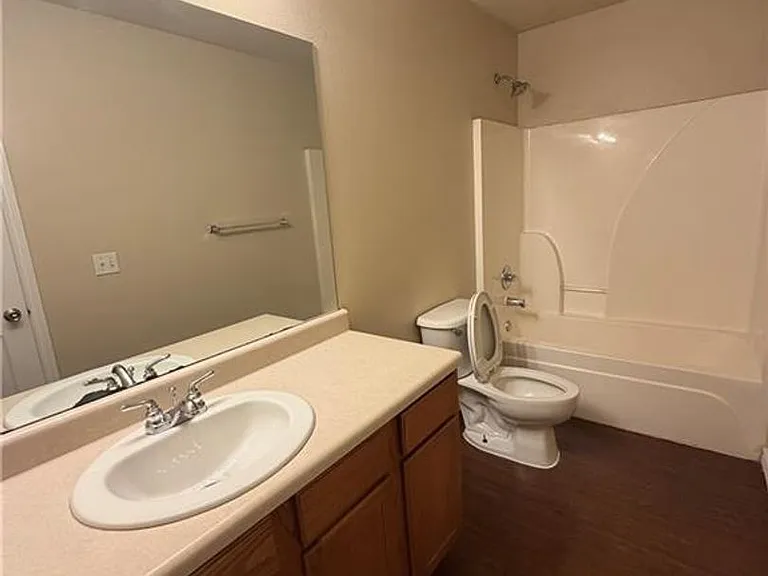 231-233 Graystone Cir — Photo 9