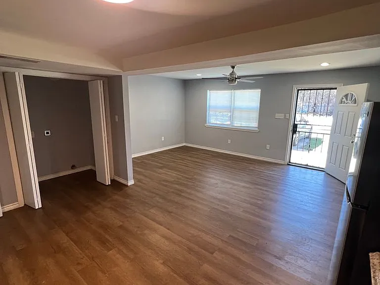 4409 Skyview Dr — Photo 5