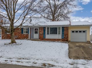 22 S Lakewood Dr, Effingham, IL 62401