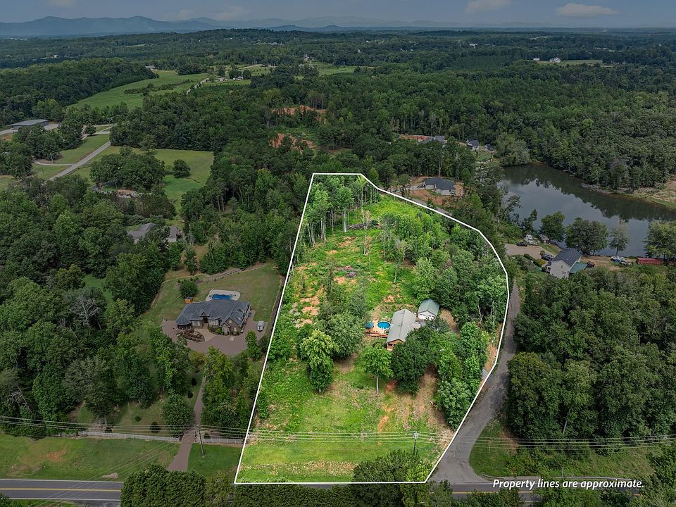 13th image of 995 Foster Rd