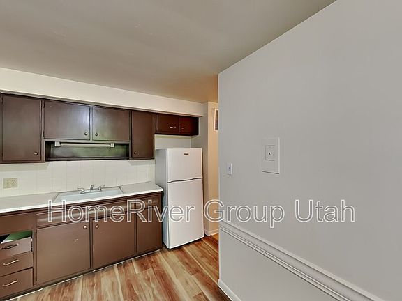 4th image of 1585 S West Temple #B