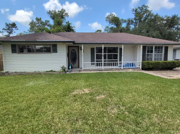 330 Redwood St, Lake Jackson, TX 77566