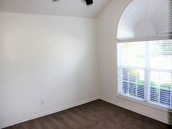 3rd image of 1850 Avonlea Dr