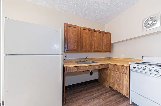 Carbondale Towers — Photo 7
