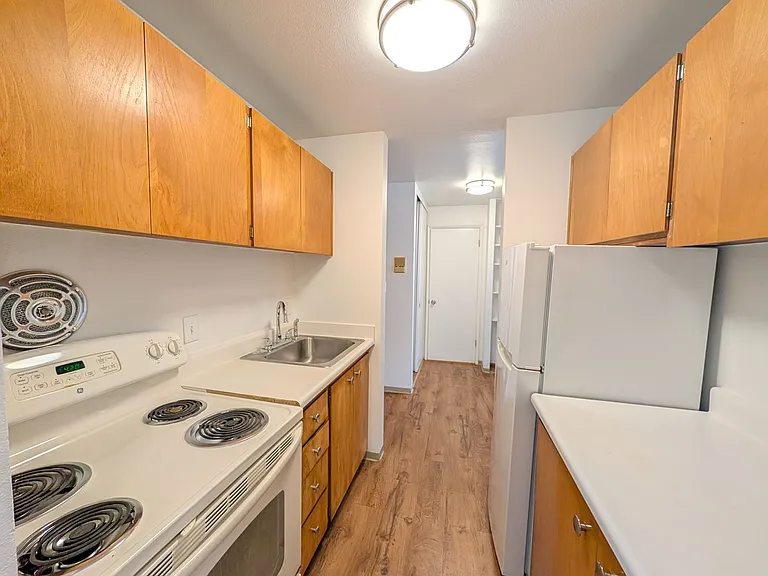 Tiki Apartments — Photo 9