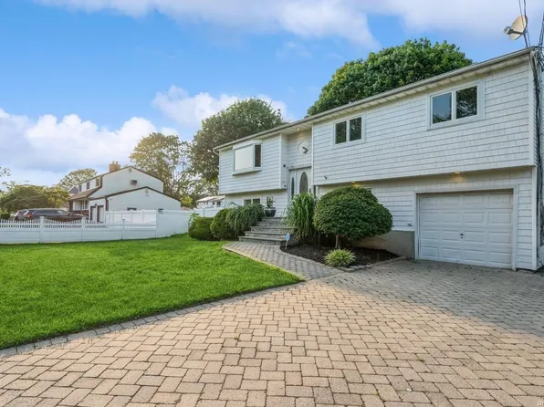 155 W 2nd Street, West Islip, NY 11795