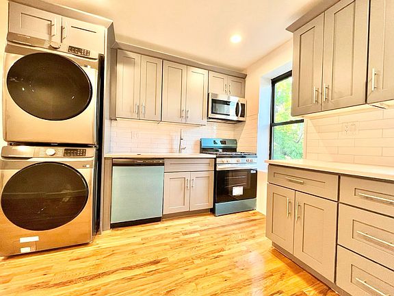 5th image of 275 Smith St #2A