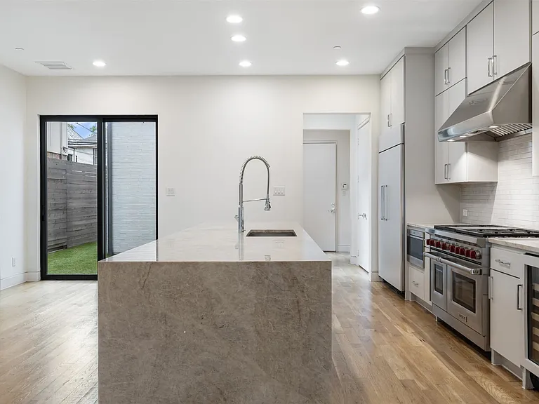 3526 Asbury St — Photo 10