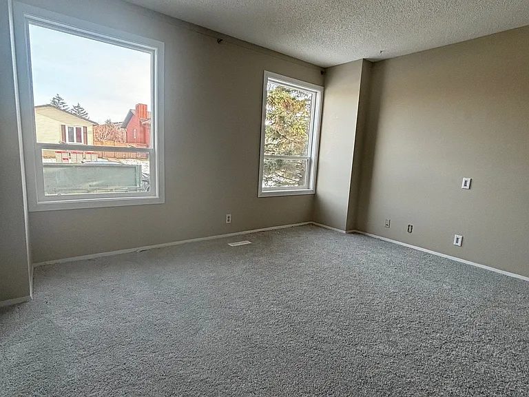 23 Whitehaven Rd NE #23 — Photo 3
