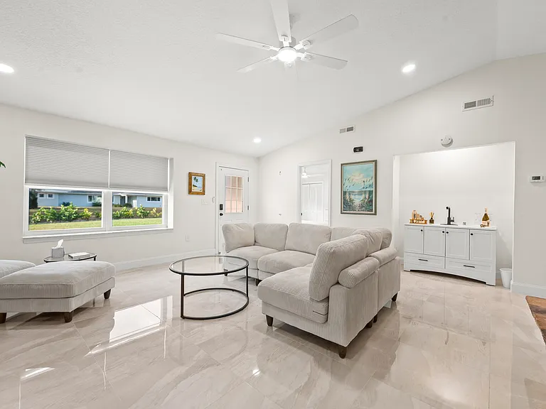 1260 Leslie Dr — Photo 15