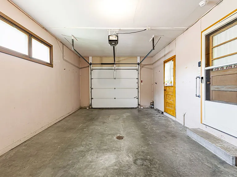 3511 Mitchell Ave — Photo 32