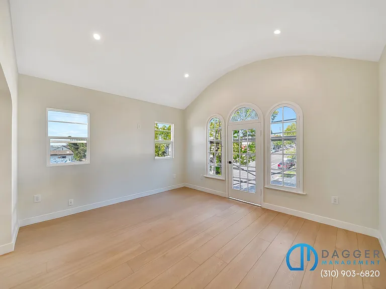 2800 Winter St #3 — Photo 1