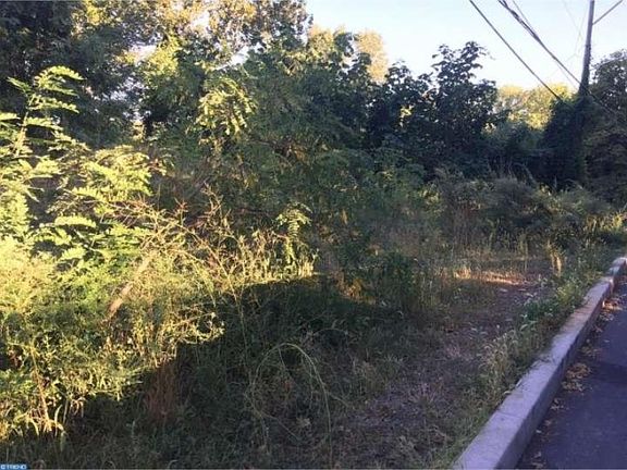 2nd image of 002 N Sycamore Ave