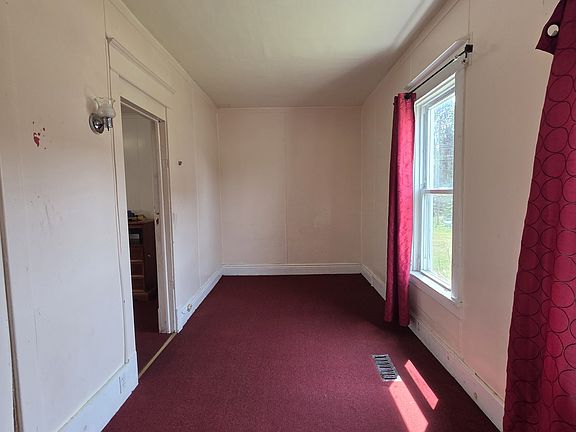 4th image of 1029 E Ferry St #1