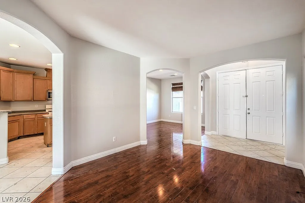 5 bed, 4.0 bath, 3028 sqft, $2,850 — Photo 2