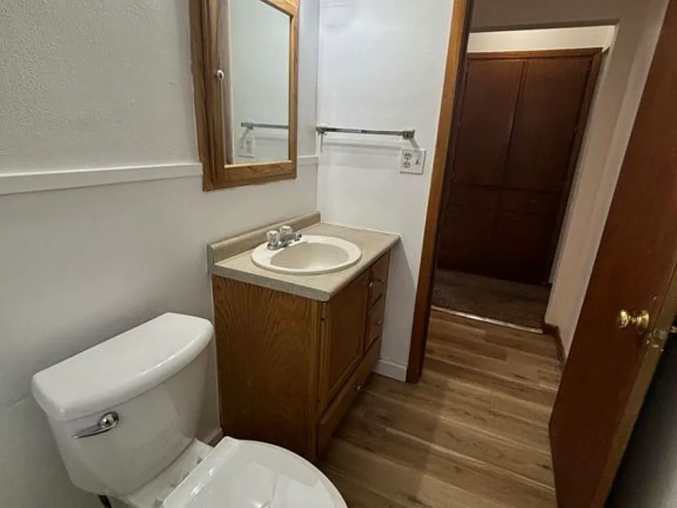 320 W Louise St